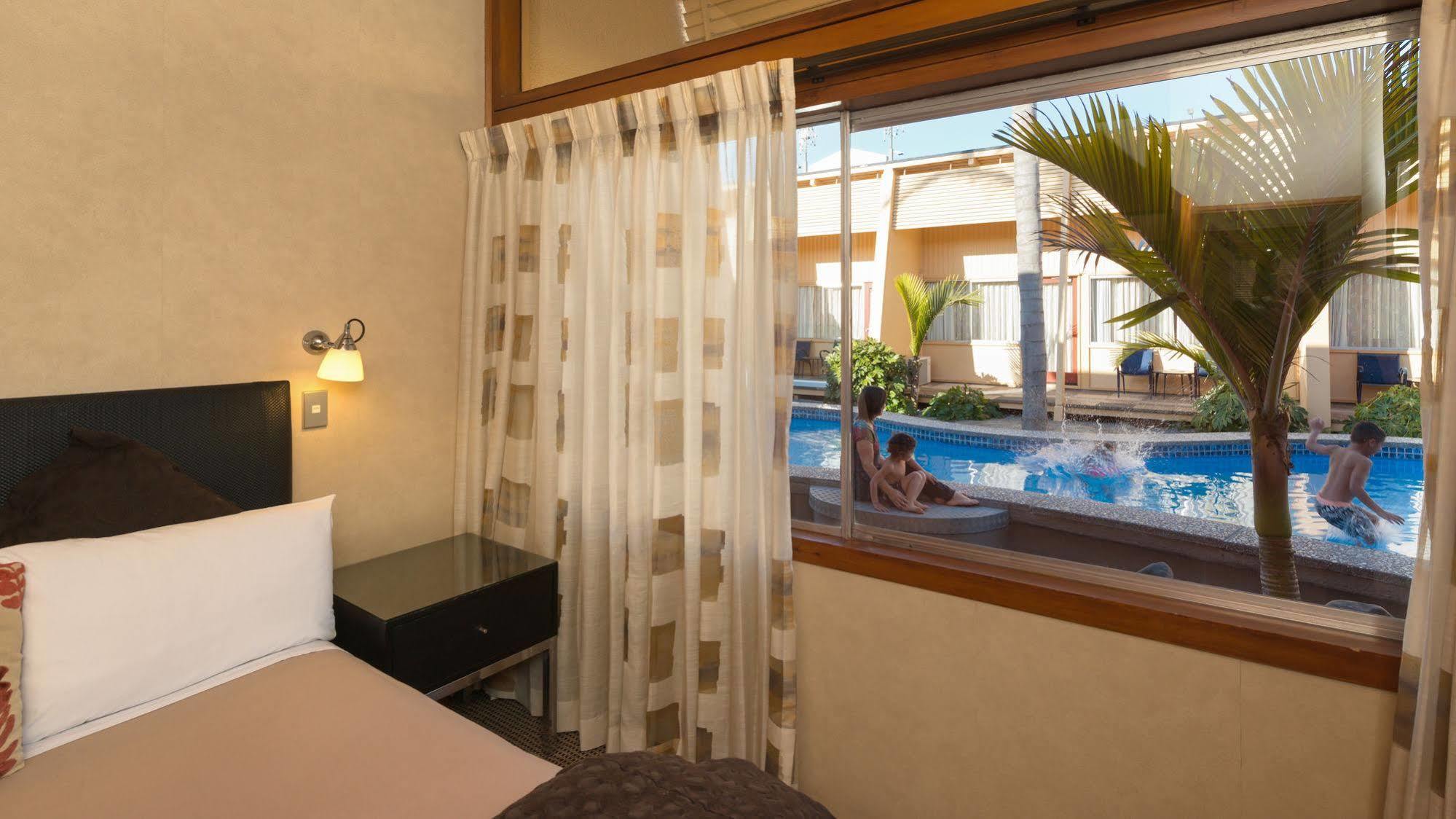 Oasis Beach Resort Tauposee Exterior foto