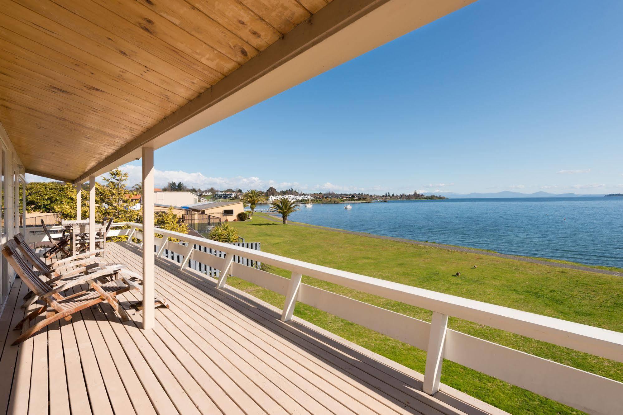 Oasis Beach Resort Tauposee Exterior foto