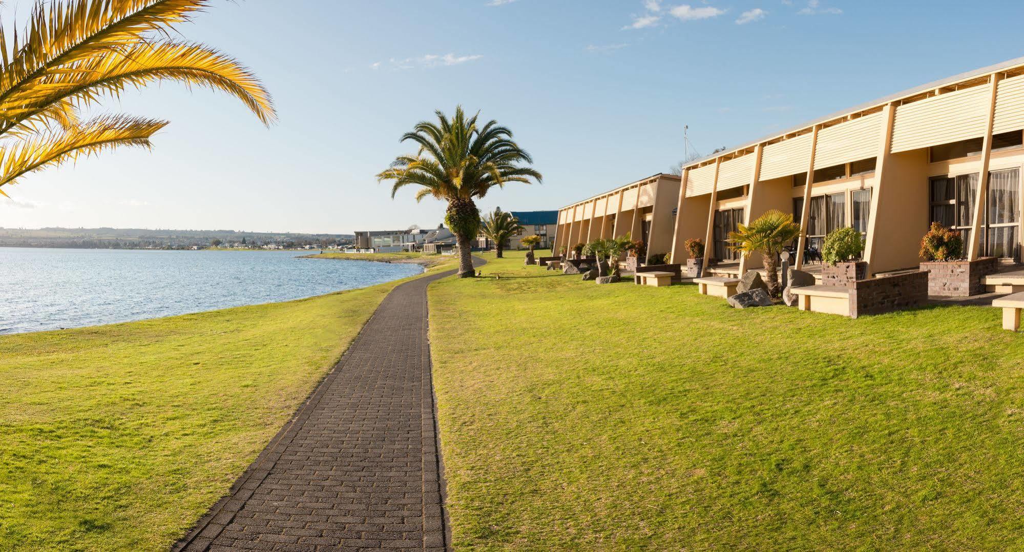 Oasis Beach Resort Tauposee Exterior foto