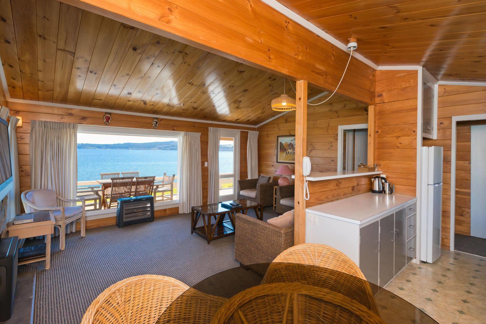 Oasis Beach Resort Tauposee Exterior foto