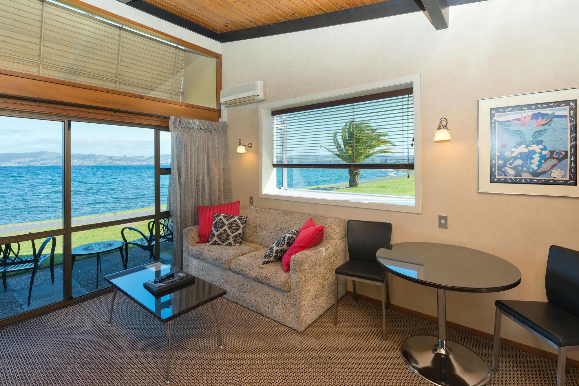 Oasis Beach Resort Tauposee Exterior foto
