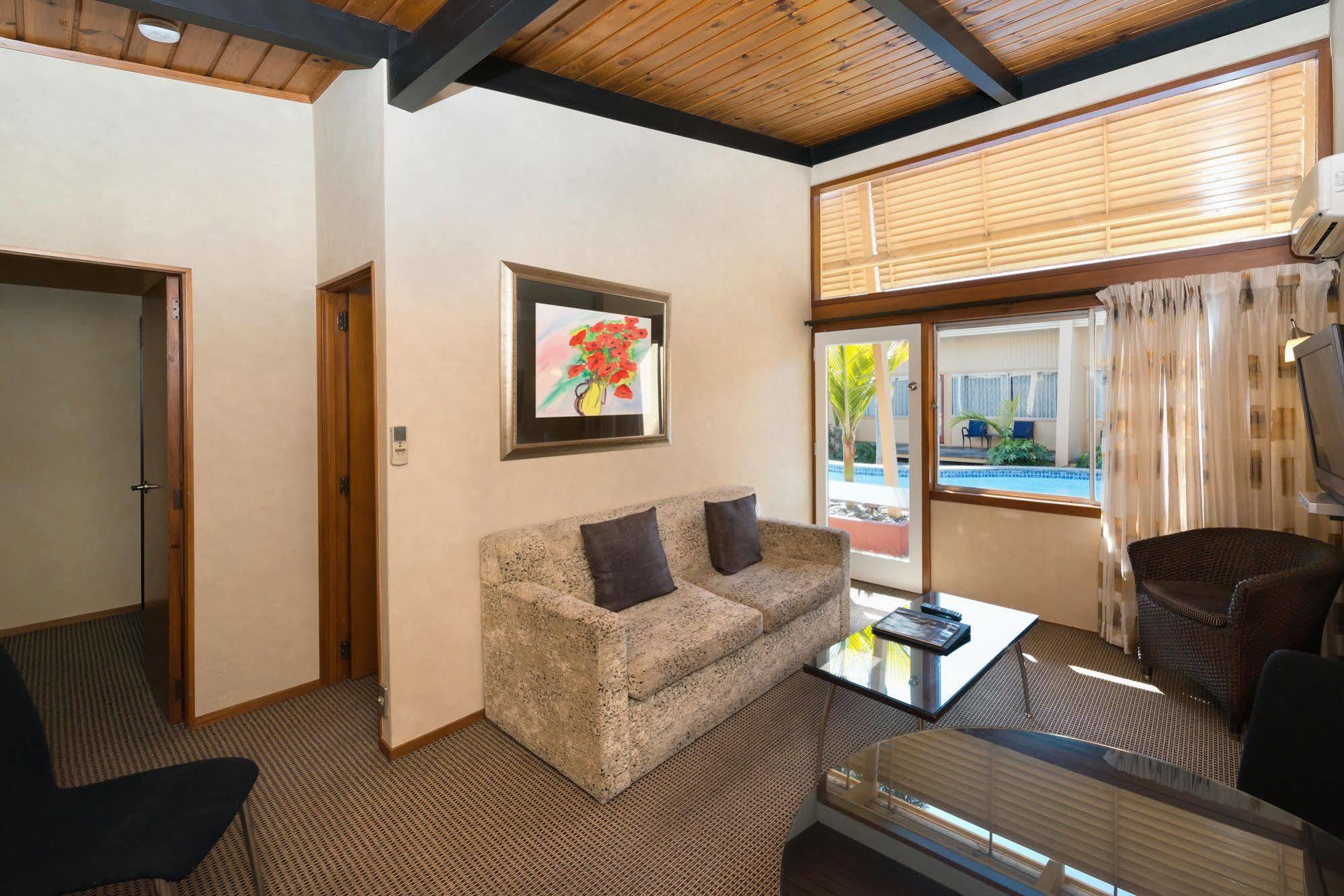 Oasis Beach Resort Tauposee Exterior foto