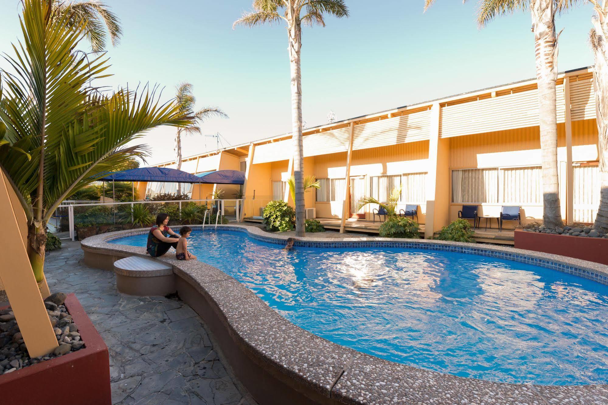 Oasis Beach Resort Tauposee Exterior foto