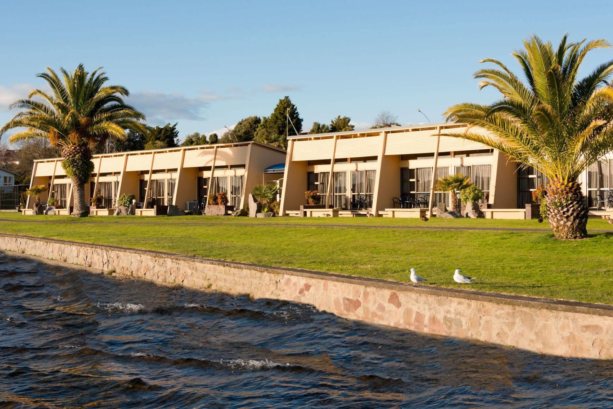 Oasis Beach Resort Tauposee Exterior foto
