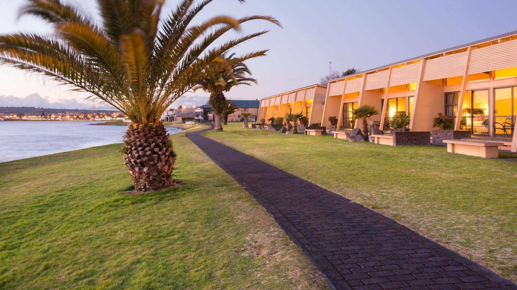 Oasis Beach Resort Tauposee Exterior foto